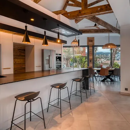 Climatisee Au Lavandou Avec Vue Avec Piscine Privee Villa *