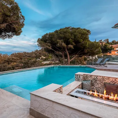 Climatisee Au Lavandou Avec Vue Avec Piscine Chauffee Vila Le Lavandou