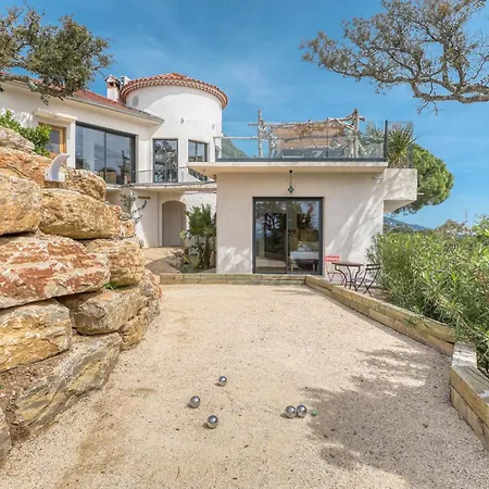 Climatisee Au Lavandou Avec Vue Avec Piscine Chauffee Vila *